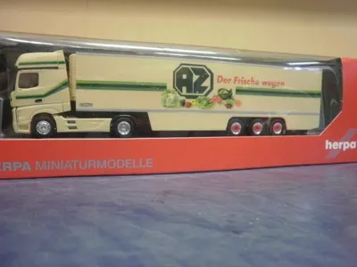 Produktbild von Herpa LKW MB Actros 11 Giga Kühl-KSZ AZ Kempen 306546