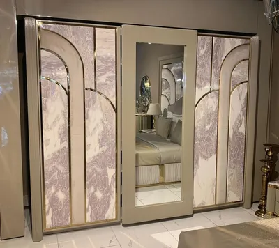 Produktbild von Casa Padrino Luxus Art Deco Schlafzimmerschrank Grau / Weiß / Gold 270 x H. 230 cm - Verspiegelter Kleiderschrank mit 3 Schiebetüren - Art Deco Schlafzimmer & Hotel Möbel - Luxus Kollektion