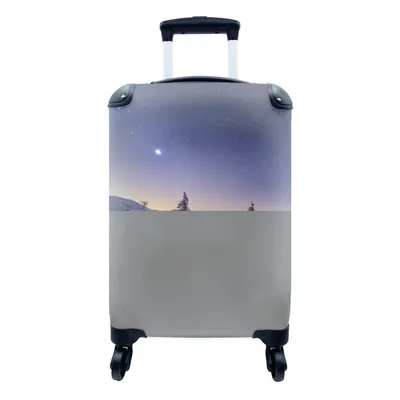 Produktbild von MuchoWow® Koffer Handgepäck Trolley Rollkoffer Kleine Reisekoffer mit 4 Rollen - Winter - Schnee - Nacht - Bäume - Cabin Size < 55x40x23 cm & 55x40x20 cm - Fotokoffer - Kabinenkoffer - Boardgepäck - Reise-Box - Reisekoffer - Reisegepäck - Koffer mit Bild - Trolley für Kinder
