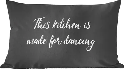 Produktbild von MuchoWow® Zierkissen Sofakissen Wohnzimmer Dekokissen 50x30 cm Zitate - Kochen - Tanzen - Diese Küche ist zum Tanzen gemacht - Sprichwörter - Wohnzimmerdekoration - Polster mit Photo