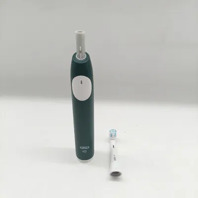 Produktbild von Oral-B iO Series 2 Elektrische ZahnbürsteElectric Toothbrush 1 Aufsteckbürste 3