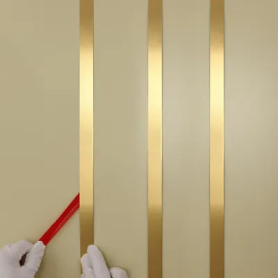 Produktbild von Selbstklebende Dekorleiste für Wand und Kamin