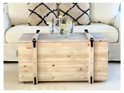 Produktbild von Couchtisch Truhentisch im Vintage Shabby Chic Stil aus Massivholz in Grau mit Stauraum und Deckel