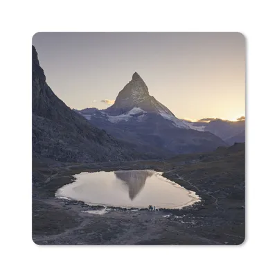 Produktbild von MuchoWow® Mauspad Mousepad Das Matterhorn und der Riffelsee bei Sonnenaufgang in der Schweiz 20x20 cm - Mousepads - Maus Mat - Pad - Mausunterlage - Desk Mat - Bureauartikeln