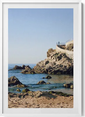Produktbild von Strand an der Costa Brava– Wandbild mit Rahmen – Gerahmtes Bild  – Wanddekoration – 70x100 cm –  Weiß Rahmen