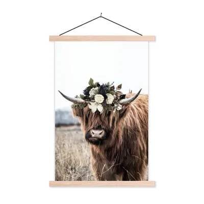 Produktbild von MuchoWow® Textilposter Scottish Highlander - Gras - Blumen 60x90 cm mit holzfarbenen Rahmen - Textil