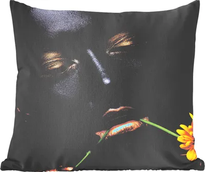 Produktbild von MuchoWow® Zierkissen Sofakissen Wohnzimmer Dekokissen 45x45 cm Frau - Gold - Blume - Schlafpolster - Polster für das Sofa