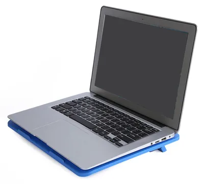 Zdjęcie produktu dla Podstawka chłodząca do laptopa z dużym wentylatorem i zasilaniem USB, przeznaczona do notebooków o przekątnej ekranu do 14 cali, kolor niebieski