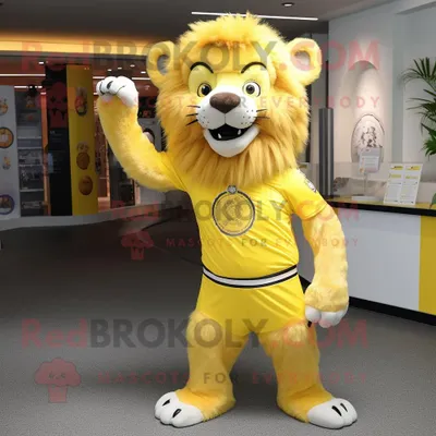 Produktbild von Maskottchen REDBROKOLY Kostümfigur des gelben Tamer-Löwen bekleidet mit Hose und Haarnadeln