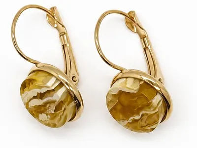 Imagen del producto de BEYSTON Pendientes de catalana con ámbar báltico 12 mm, en tonos miel y oliva, acero inoxidable en color oro, Imagen generada por IA