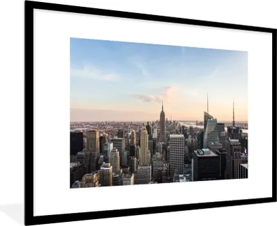Produktbild von MuchoWow® Gerahmtes Poster New York - Skyline - Winter 90x60 cm - Poster mit Schwarzem Bilderrahmen Wandposter Rahmen Foto Bilder - Wanddekoration - Fotos