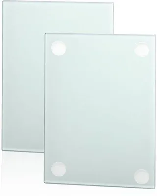 Produktbild von Set aus 2 Schneidebrettern aus Glas, 28 x 20 cm, Schneidebretter aus gehärtetem Glas mit rutschfesten Silikonfüßen, hygienisch und hitzebeständig für die Küche