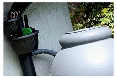 Produktbild von Regensammler mit flexiblem Schlauch – Wassersammler für Fallrohre DN 80-120 mm, Fallrohrfilter inklusive Kronenbohrer und Anschlussdichtung, Einfache Montage ohne Demontage