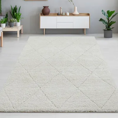 Image de Tapis à poils longs crème avec motif en losange doux moderne pour salon chambre taille - 160 x 230 cm