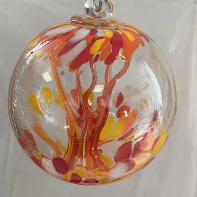 Image de Boule de verre colorée suspendue pour décoration de fenêtre