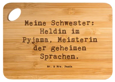 Produktbild von Mr. & Mrs. Panda Frühstücksbrett Spruch Schwester Heldin - Transparent - Geschenk, Hackbrett, Holzbrett, handgemacht, Handarbeit, Geschwisterliebe, einzigartige Designs