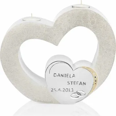 Produktbild von Hochzeitskerze Doppelherz mit Teelichteinsatz mit Perlmutt Oberfläche in Weiß mit Namensverzierung aus hochwertigen Wachsbuchstaben
