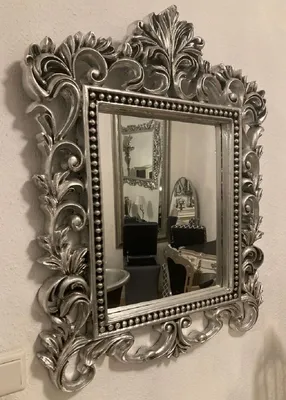 Obrázok produktu pre Casa Padrino Barokové zrkadlo strieborné - Nádherné nástenné zrkadlo s elegantným zdobením - Barokové zrkadlo do šatníka - Nástenné zrkadlo v barokovom štýle - Barokový nábytok - Noble & Magnificent