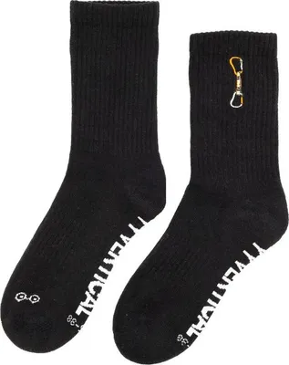 Schwarze Klettersocken von YY Vertical mit einem Karabiner-Design auf der Vorderseite.