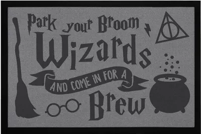 Produktbild von Fußmatte mit Spruch Park your Broom Wizards Fantasy Zauber rutschfest & waschbar Moonworks® schwarz 60x40cm