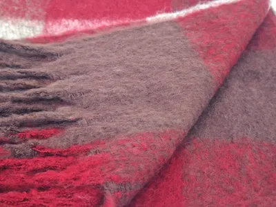 Produktbild von styleBREAKER Damen Webschal mit Karomuster | Kuscheliger Winterschal mit langen Fransen | Weiches Schultertuch 50 x 190 cm | Oversize Stola warm & pflegeleicht