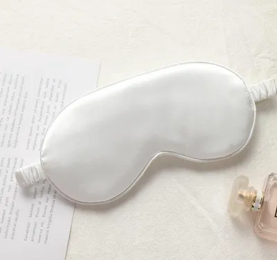 Image de Jumada's – Masque de sommeil haut de gamme en soie douce – Blackout – Argent – Disponible dans de nombreux coloris différents