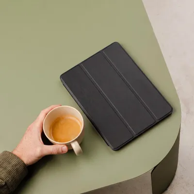 Productafbeelding van imoshion Trifold Bookcase voor de Microsoft Surface Pro 9 / Pro 10 / Pro 11 / Pro 12 - 13 inch - Zwart, AI-gegenereerde afbeelding