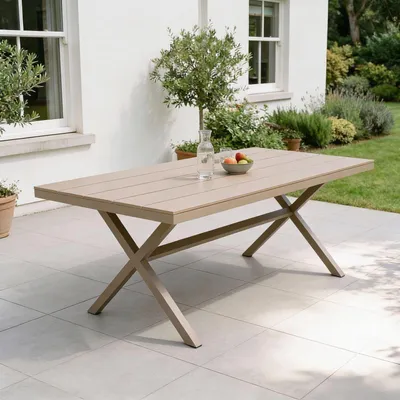 Produktbild von Gartentisch ISOLA 180 x 100 cm, Champagner – Outdoor Tisch mit Tischplatte aus WPC in Holzoptik, pulverbeschichtetes Aluminiumgestell, pflefeleicht und wetterfest für Garten & Terrasse