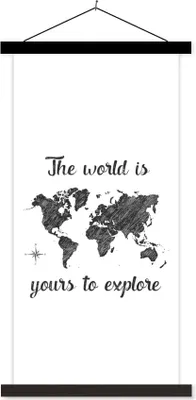 Produktbild von MuchoWow® Textilposter Weltkarte - Schwarz - Sprichwörter 60x120 cm mit schwarzem Rahmen - Magnete