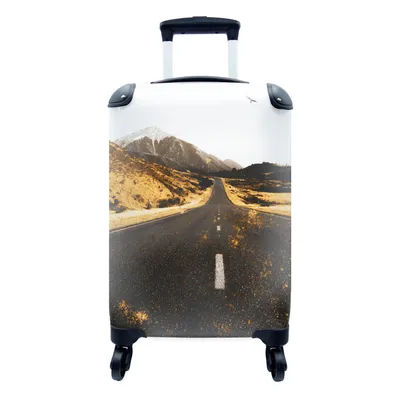 Produktbild von MuchoWow® Koffer Handgepäck Trolley Rollkoffer Kleine Reisekoffer mit 4 Rollen - Gold - Straßen - Berge - Cabin Size < 55x40x23 cm & 55x40x20 cm - Fotokoffer - Kabinenkoffer - Boardgepäck - Reise-Box - Reisekoffer - Reisegepäck - Koffer mit Bild - Trolley für Kinder