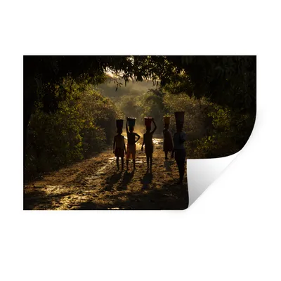 Produktbild von MuchoWow® Wandtattoo Wandsticker Wandaufkleber Silhouette von Frauen, die Wasser tragen, in Mosambik, Afrika 90x60 cm Selbstklebend und Repositionierbar - Aufkleber