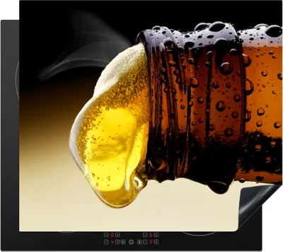 Produktbild von KitchenYeah© Herdabdeckplatte Einschenken von Bier aus einer Bierflasche , 59x52cm, Küche Deko, Glaskeramikkochfeld Herdabdeckung, Abdeckplatte fùr Kochfeld