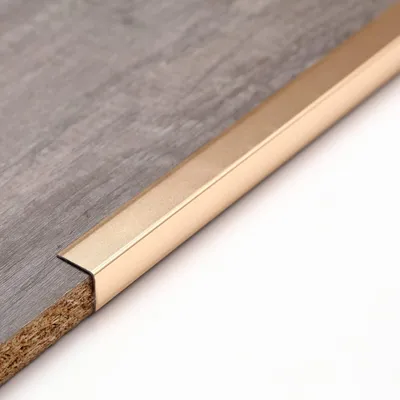 Produktbild von Famanu Eckenschutzwinkel aus Aluminium - 90° für Wandkanten - 9 Fuß x 0,8 Zoll - Set von 3