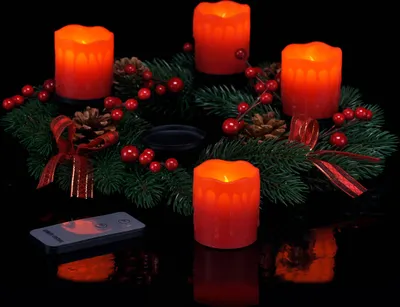 Produktbild von Adventskranz mit 4 LED Kerzen und Fernbedienung - 30 cm - Weihnachts Tisch Kranz mit künstlichen Kerzen