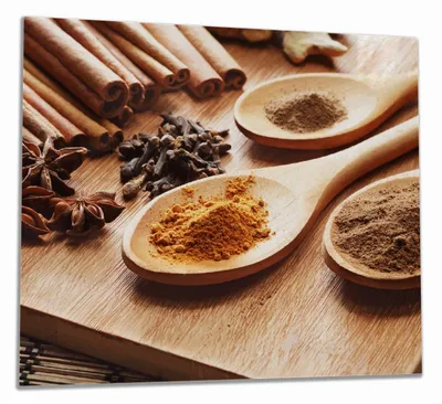 Produktbild von Wallario Herdabdeckplatte aus Glas, Größe 60 x 52 cm 1-teilig, Motiv Kräuter und Gewürze auf Holzlöffeln