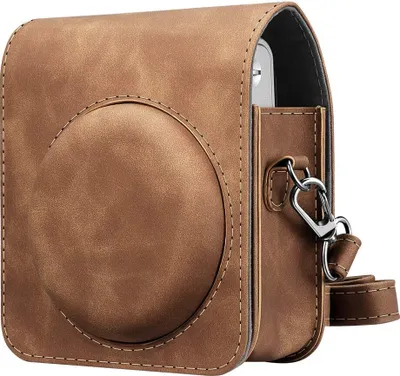 Produktbild von Fintie Tasche für Fujifilm Instax Mini 90 Neo Classic Sofortbildkamera - Premium Schutzhülle Reise Kameratasche Hülle Abdeckung mit abnehmbaren Riemen, Hellbraun