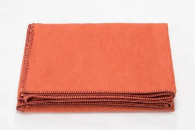 Produktbild von Leichte Kuscheldecke Uni Farbe Terracotta 140x200cm von David Fussenegger