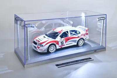 Image de Triple9 189922 Boîte transparente Vitrine avec éclairage LED argenté pour 1:18 1:18