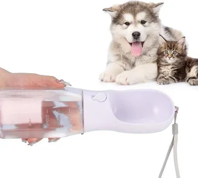 Produktbild von Famanu Hunde-Trinkflasche 600 ml mit 100 ml Futterbehälter - tragbar und kompakt