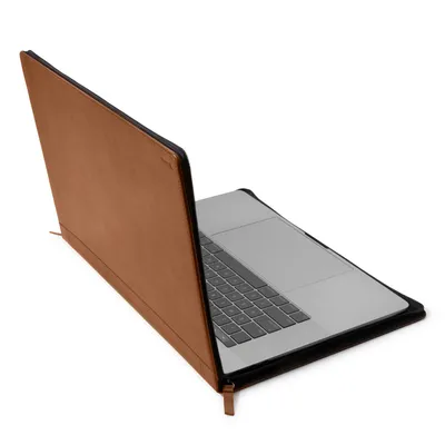 Immagine prodotto di Twelve South Journal Custodia in pelle con manica per Apple MacBook Pro 15 USB-C cognac