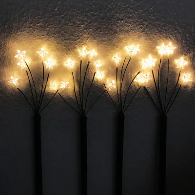 Image de 4 bâtons lumineux LED de jardin avec 24 étoiles blanc chaud Fonctionne avec des piles
