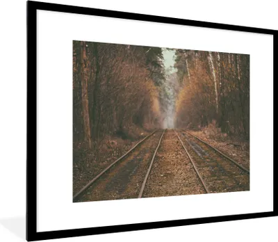 Produktbild von MuchoWow® Gerahmtes Poster Bahnstrecke - Weg - Wald - Baum 80x60 cm - Poster mit Schwarzem Bilderrahmen Wandposter Rahmen Foto Bilder - Schlafzimmer-Dekorationen - Fotoposter