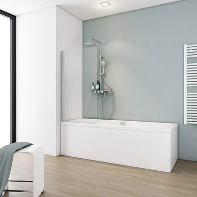 Badewannenaufsatz aus Klarglas mit alufarbigen Profil in modernem Bad