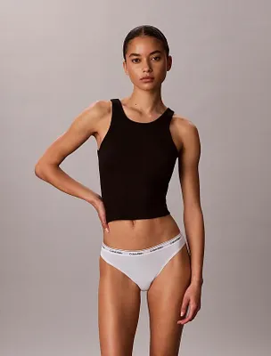 Imagen del producto de Calvin Klein, paquete de 3 tangas con logo icónico, para mujer - Talla M