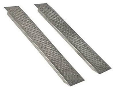Immagine prodotto di Set di 2 rampe dritte in alluminio: lunghezza 200 cm, larghezza 20 cm, con superficie antiscivolo, capacità massima di 4