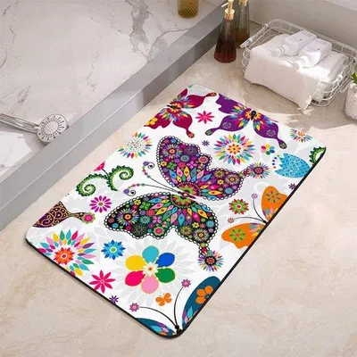 Produktbild von Unyqoos® Badematte 42 x 60 cm – saugfähig & schnelltrocknend, Anti-Rutsch‑Rücken aus Naturkautschuk, dekoratives Mandala- und Schmetterlingsmuster