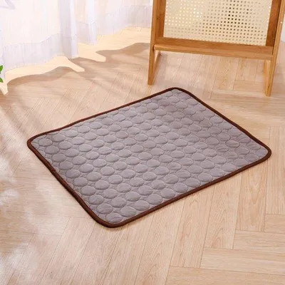 Produktbild von Dauerkühlmatte für Hunde und Katzen, selbstkühlende Matte für Hunde und Katzen in der heißen Sommersonne, nachhaltige Kühlmatte für Haustiere, Accessoires für Schlafmatten für Haustiere, geeignet für Hunde und Katzen zu Hause und unterwegs - braun, S, 50*40CM