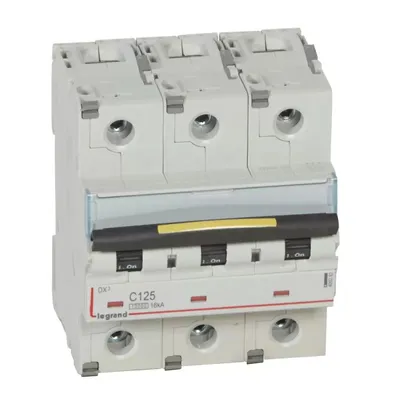 Immagine prodotto di Interruttore automatico Legrand DX3 caratteristica C, 125A, tripolare, 10kA, 400VAC, 4,5TE 409282