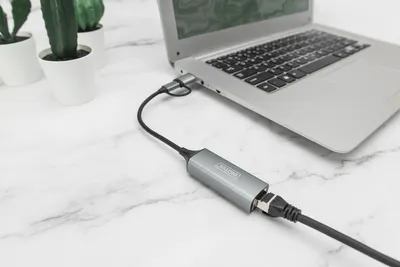 Imagen del producto de DIGITUS DN-3028: Adaptador de Ethernet Gigabit USB Type-C, con puertos USB-C y USB A