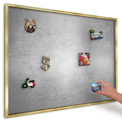Produktbild von Magnettafel 100x70 cm mit goldenem Rahmen - Magnetische Metalltafel, Magnetpinnwand zur Wandmontage für Wohnzimmer, Küche, Flur, Kinderzimmer und Büro - Metallische Oberfläche